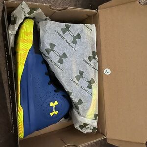 Under armor boys basketball shoes